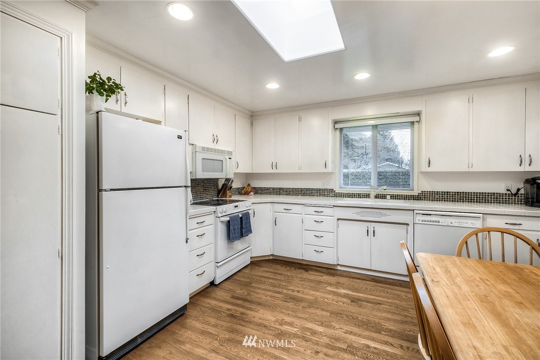 14616 Southeast 178th Place Renton, WA 98058 - Photo 9 of 25 Gallery Image 9