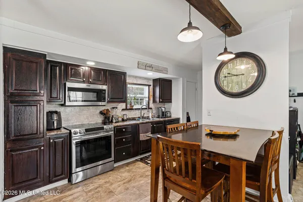 $575,000 | 24928 County Road 71, Robertsdale, AL 36567
