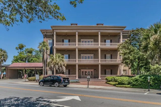 $1,800 | 1011 Bay Street, Unit 111, Beaufort, SC 29902