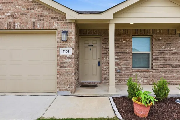 $315,000 | 1101 Green Oaks Drive, Hutchins, TX 75141