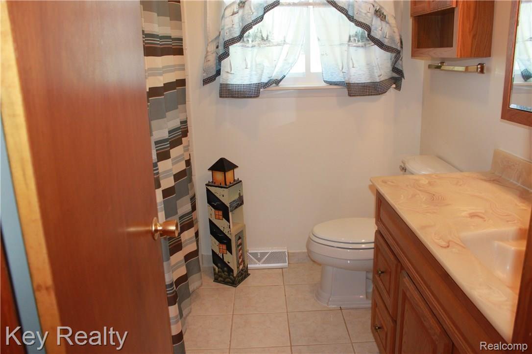 48771 Willis Road Belleville, MI 48111 - Photo 23 of 37 IMG_4952.JPG