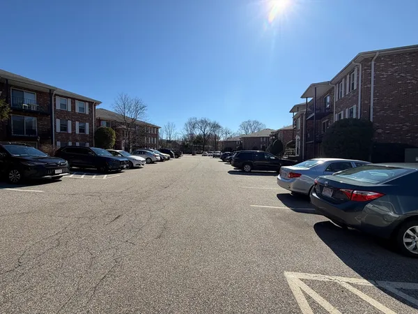 $2,500 | 354 Neponset Street, Unit M, Canton, MA 02021