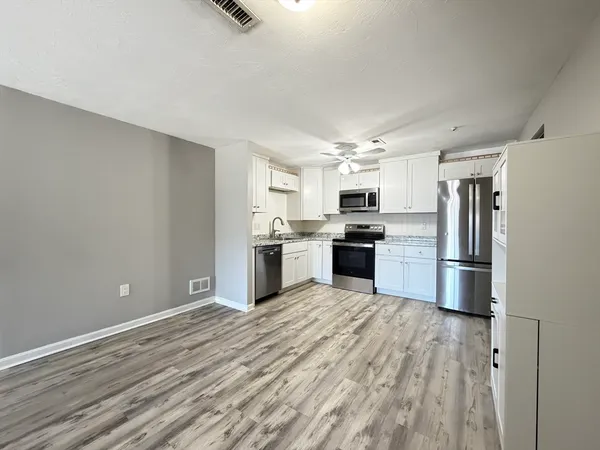 $2,500 | 354 Neponset Street, Unit M, Canton, MA 02021