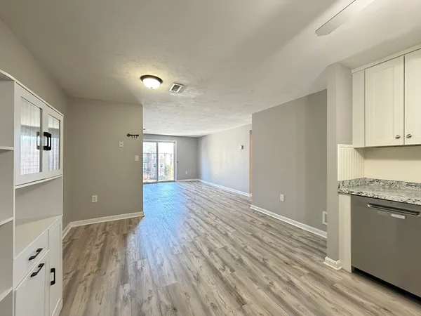 $2,500 | 354 Neponset Street, Unit M, Canton, MA 02021