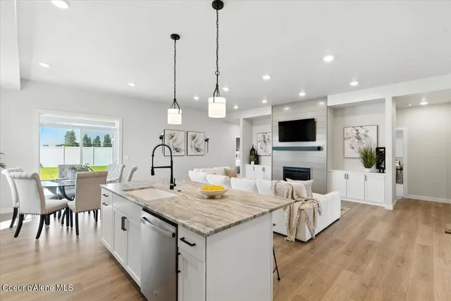 $677,400 | 7052 North Coeur Terre Boulevard, Coeur D'Alene, ID 83815