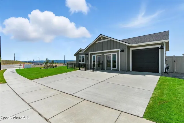 $677,400 | 7052 North Coeur Terre Boulevard, Coeur D'Alene, ID 83815