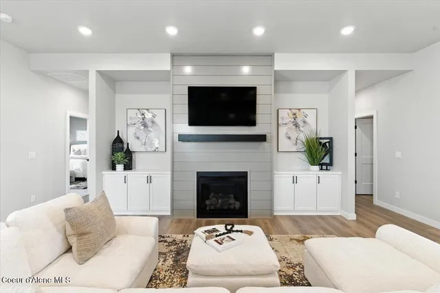 $677,400 | 7052 North Coeur Terre Boulevard, Coeur D'Alene, ID 83815