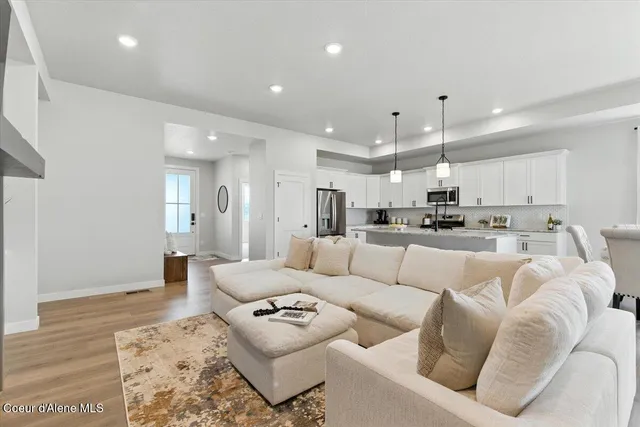 $677,400 | 7052 North Coeur Terre Boulevard, Coeur D'Alene, ID 83815