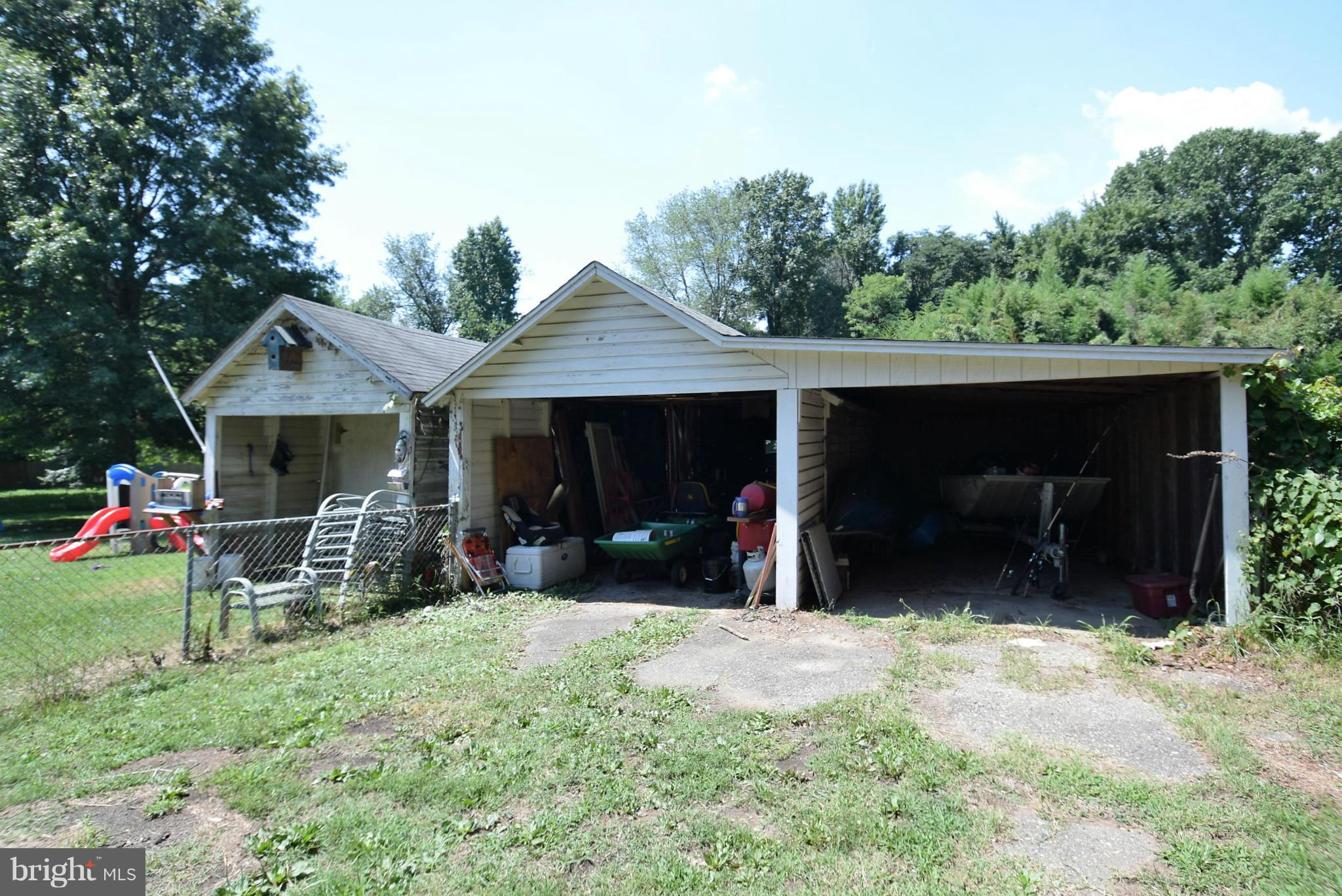 7110 Highbridge Road Bowie, MD 20720 - Photo 4 of 29 Garage and shed