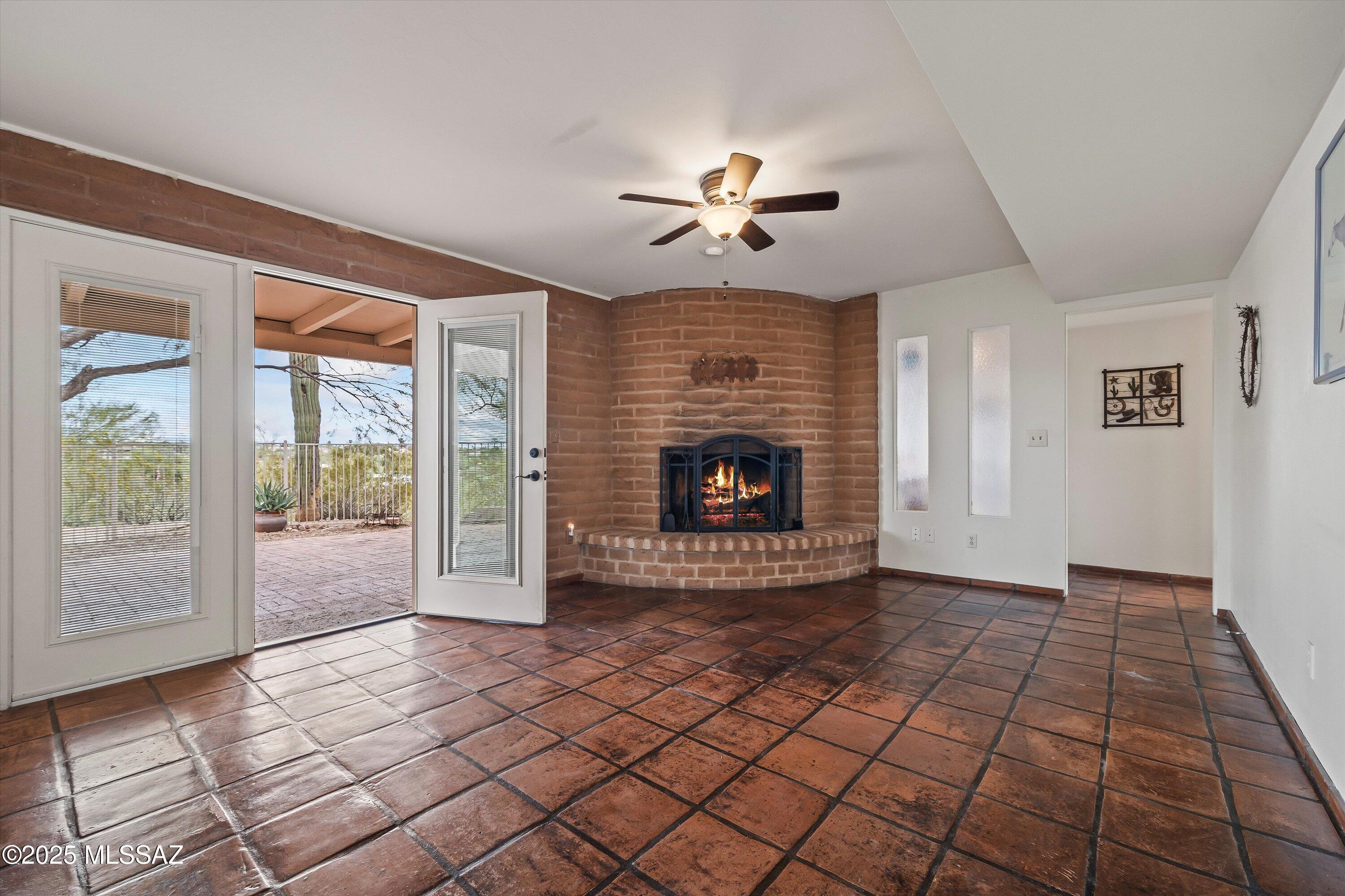 1601 West Sunset Road Tucson, AZ 85704 - Photo 15 of 47 15-Family Room