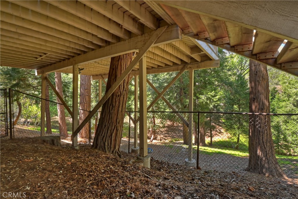 355 Cedar Ridge Drive Lake Arrowhead, CA 92352 - Photo 40 of 65 Fenced for a dog run!!!