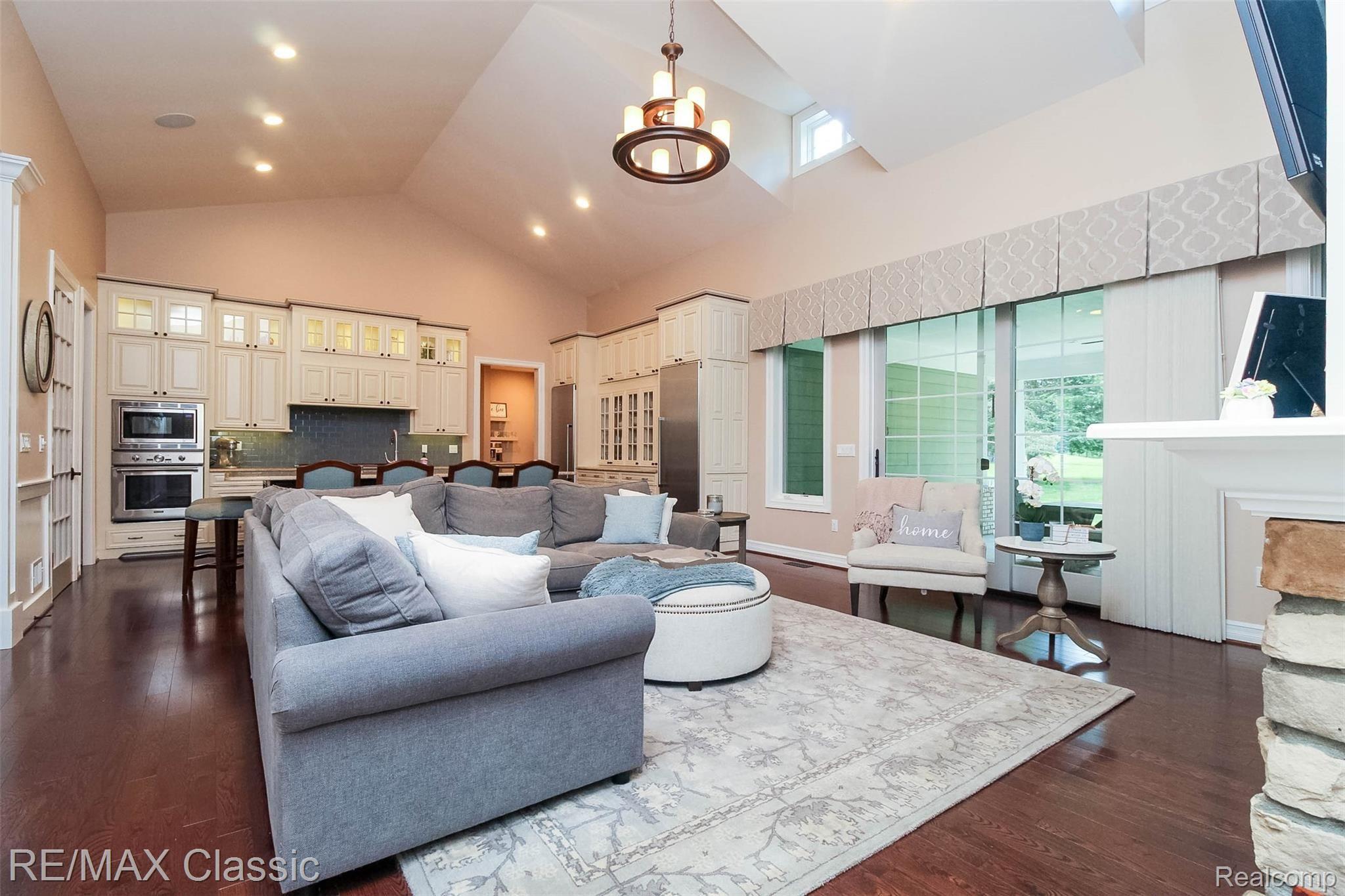 496 Inverness Highland, MI 48357 - Photo 11 of 53 9.jpg