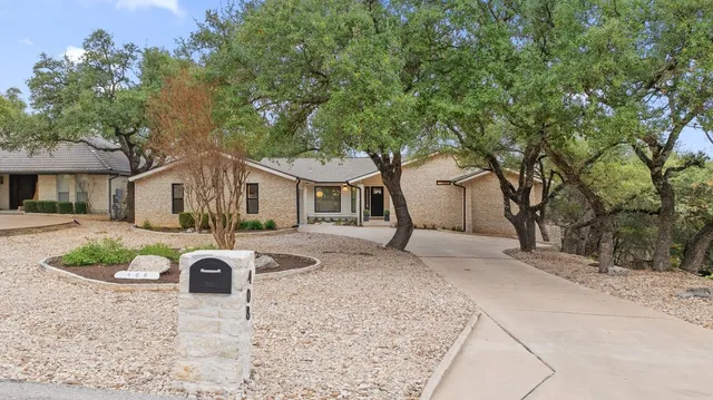 $999,000 | 408 Rolling Green Drive, Lakeway, TX 78734