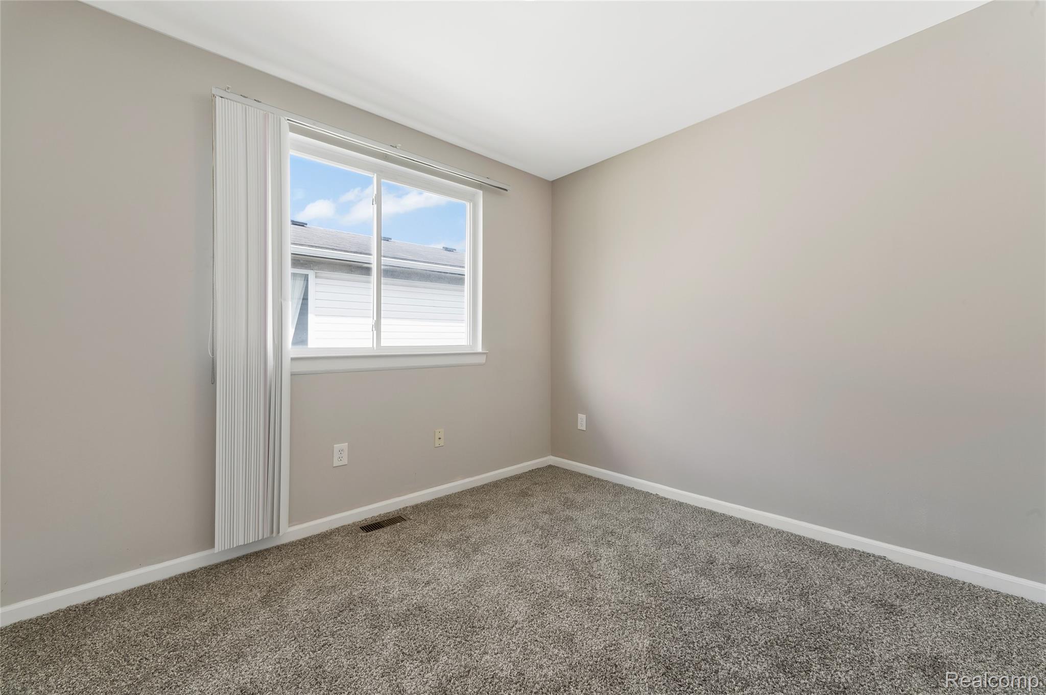 17245 Martin Road Roseville, MI 48066 - Photo 20 of 30 Bedroom3
