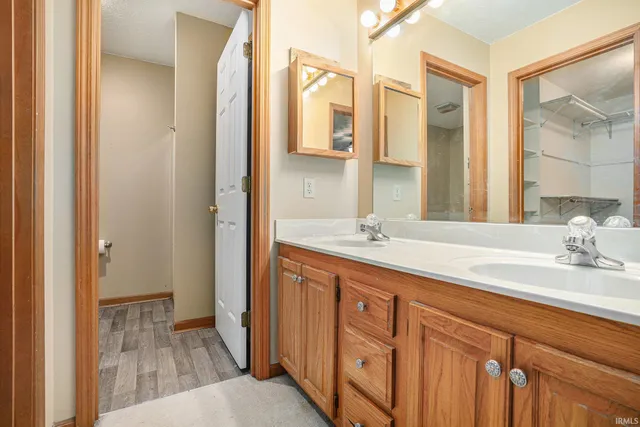 $325,000 | 58656 Baugo Crossing, Elkhart, IN 46517