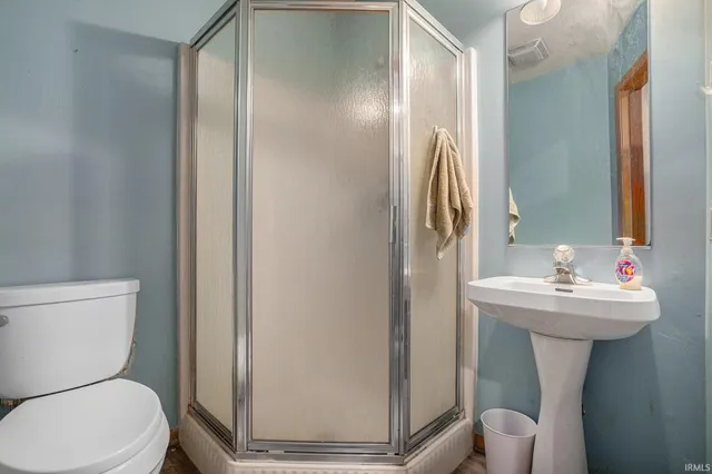 $325,000 | 58656 Baugo Crossing, Elkhart, IN 46517