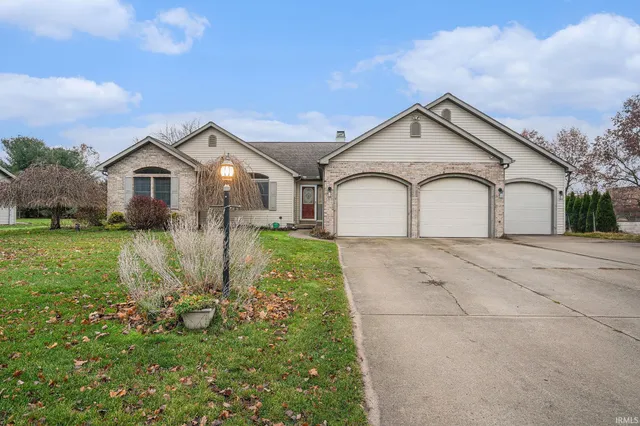 $325,000 | 58656 Baugo Crossing, Elkhart, IN 46517