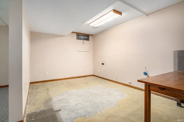 $325,000 | 58656 Baugo Crossing, Elkhart, IN 46517