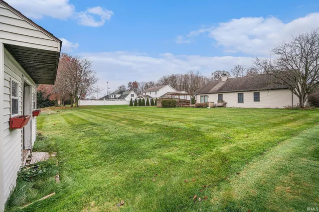 $325,000 | 58656 Baugo Crossing, Elkhart, IN 46517