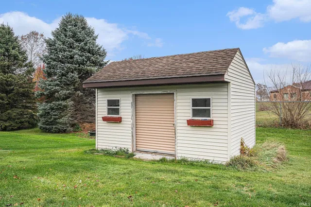 $325,000 | 58656 Baugo Crossing, Elkhart, IN 46517