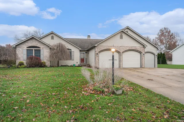 $325,000 | 58656 Baugo Crossing, Elkhart, IN 46517