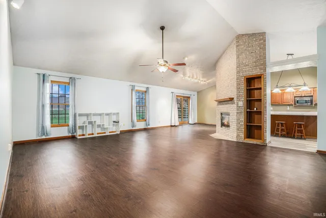 $325,000 | 58656 Baugo Crossing, Elkhart, IN 46517