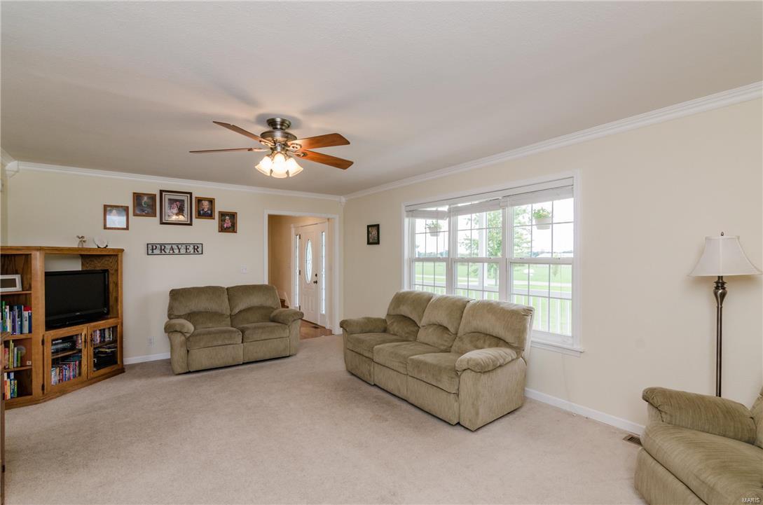 101 Spring Court Worden, IL 62097 - Photo 6 of 34