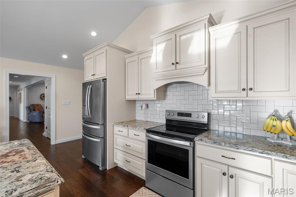 1006 Stone Creek Road Farmington, MO 63640 - Photo 13 of 61