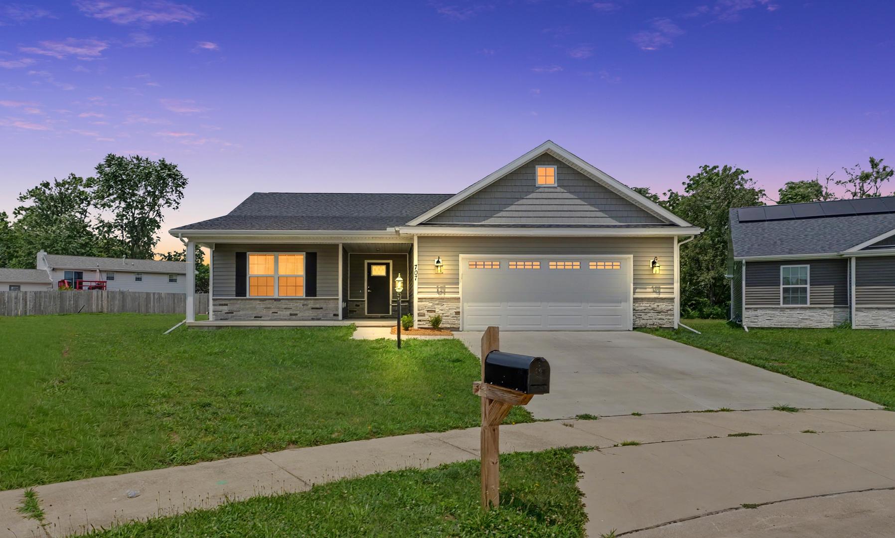 707 North Abbey Road Urbana, IL 61802 - Photo 1 of 31