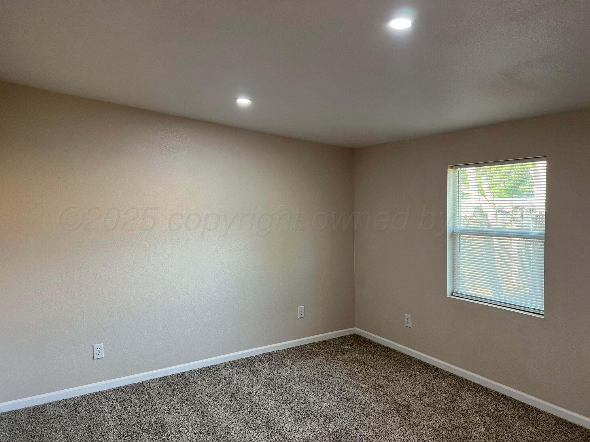 817 South 6th Street Memphis, TX 79245 - Photo 32 of 43 an empty room with a window