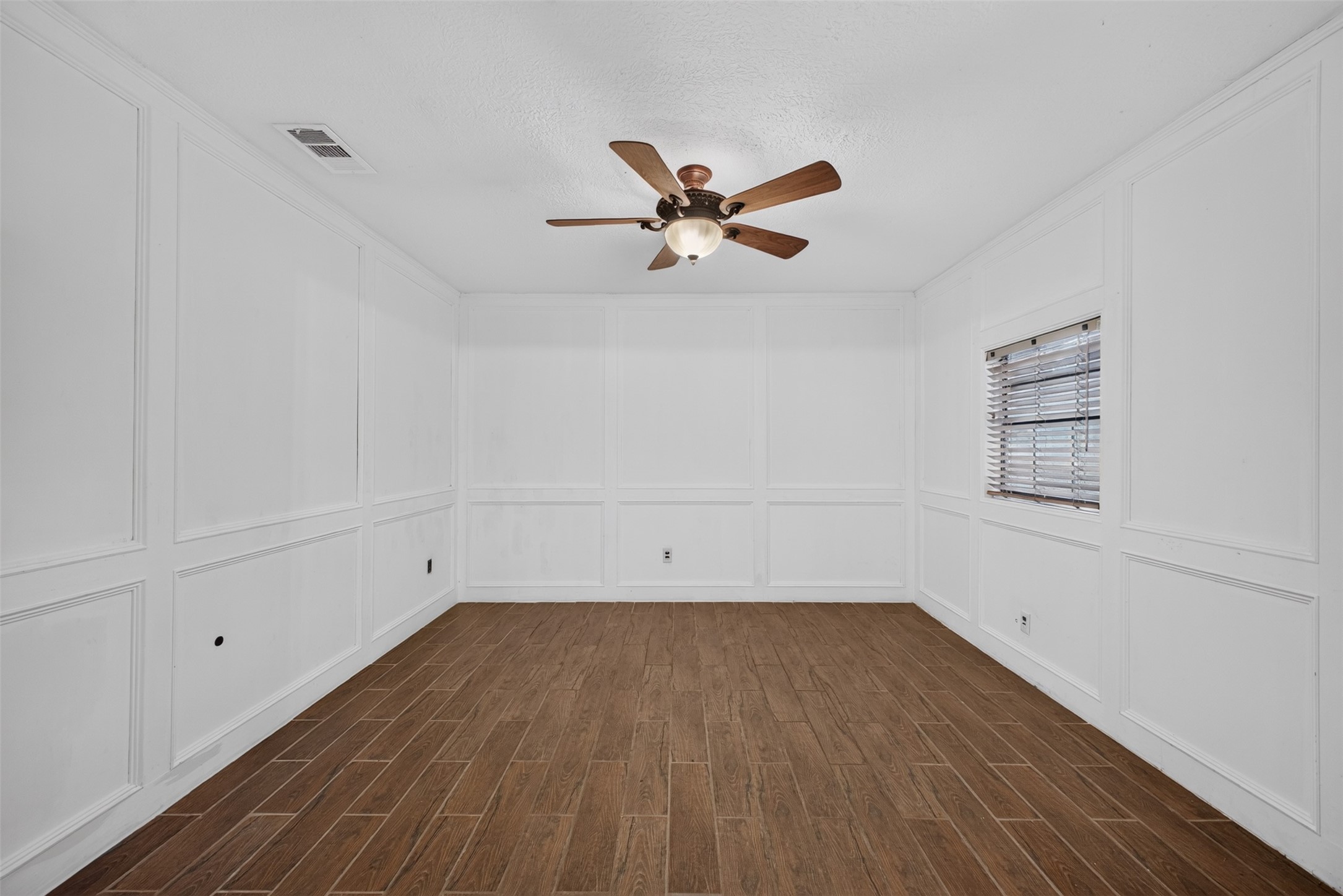 8819 Mile Run Road Humble, TX 77346 - Photo 11 of 19 Open room can be used as an office or sitting area