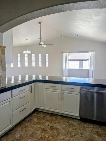 $2,750 | 1016 West Manhatton Drive, Tempe, AZ 85282