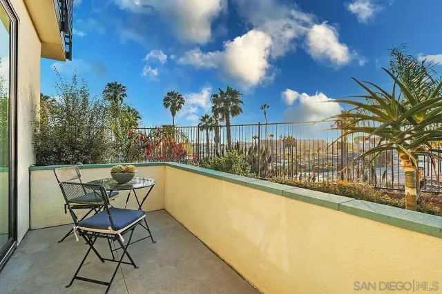 $5,995 | 1557 Vista Del Mar Way, Unit 3, Oceanside, CA 92054