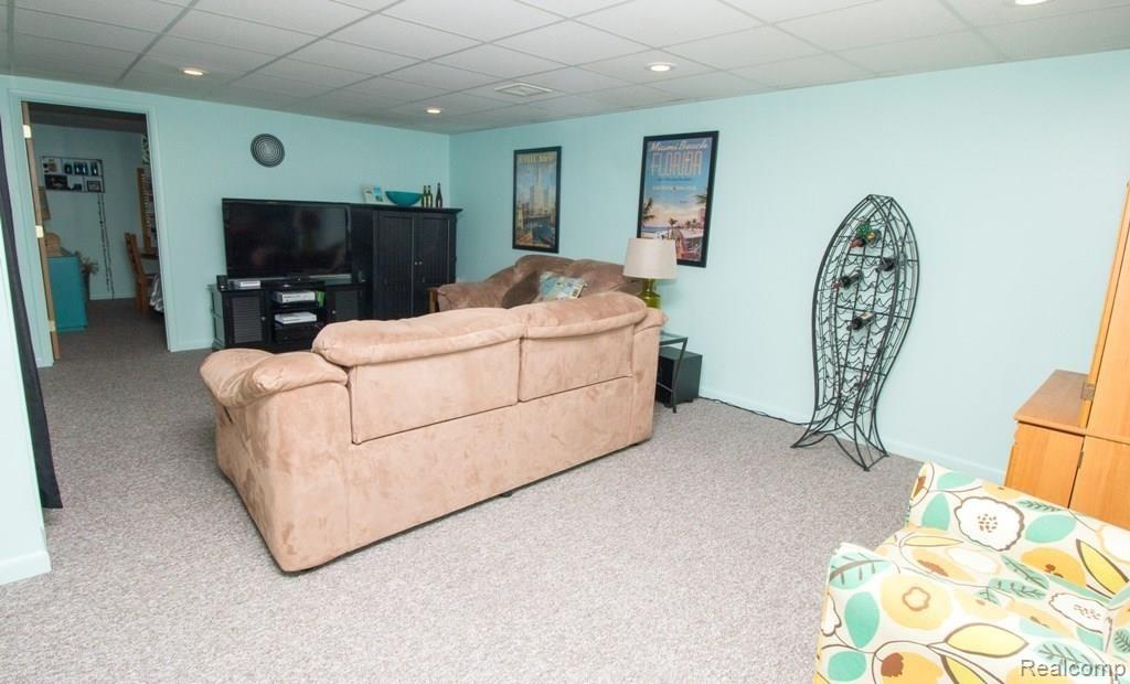 5688 Crescent Road Waterford, MI 48327 - Photo 37 of 46 Basement2.jpg