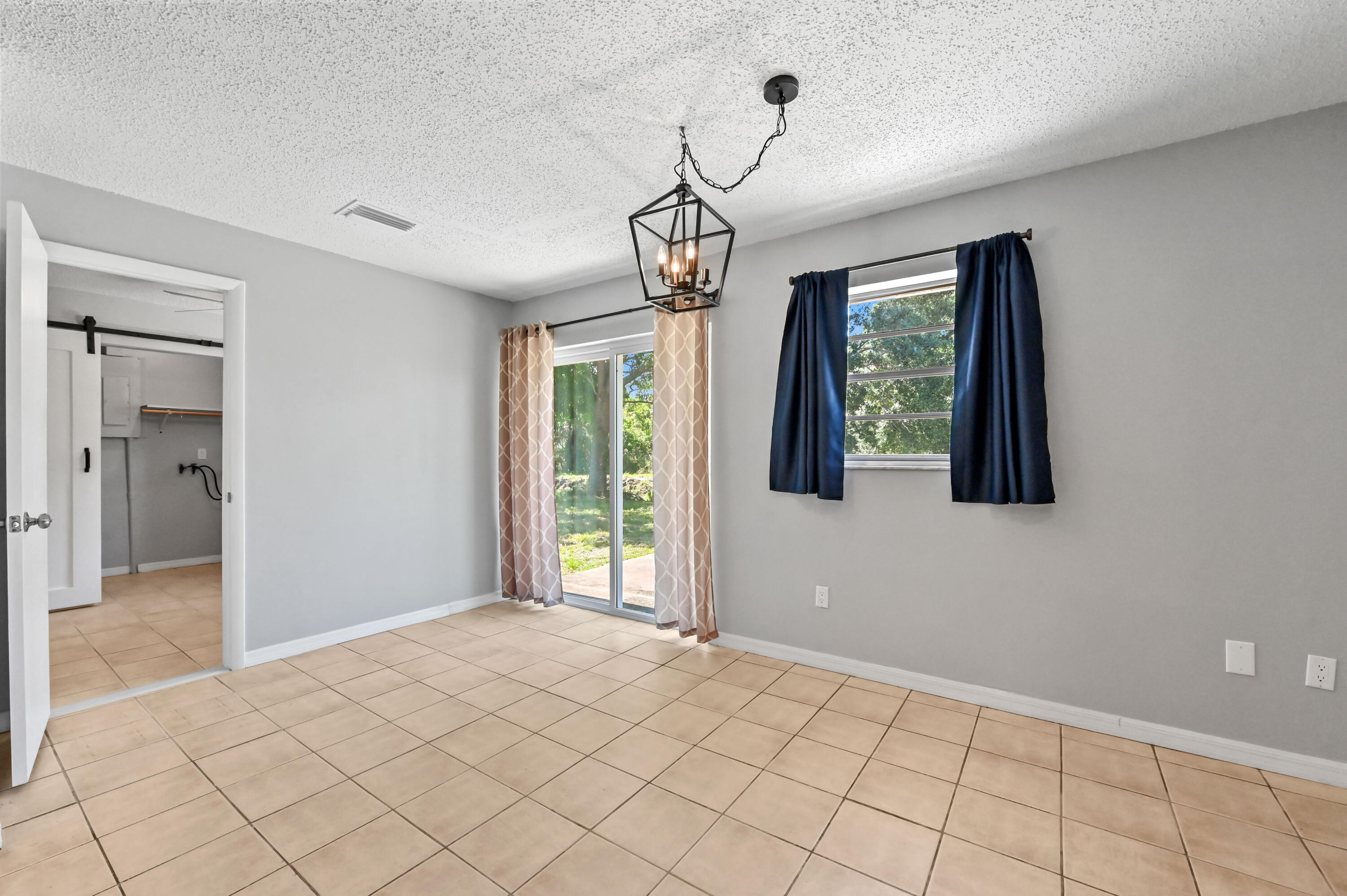 4548-4550 Southeast Salvatori Road Stuart, FL 34997 - Photo 28 of 41 07 Dining area 01