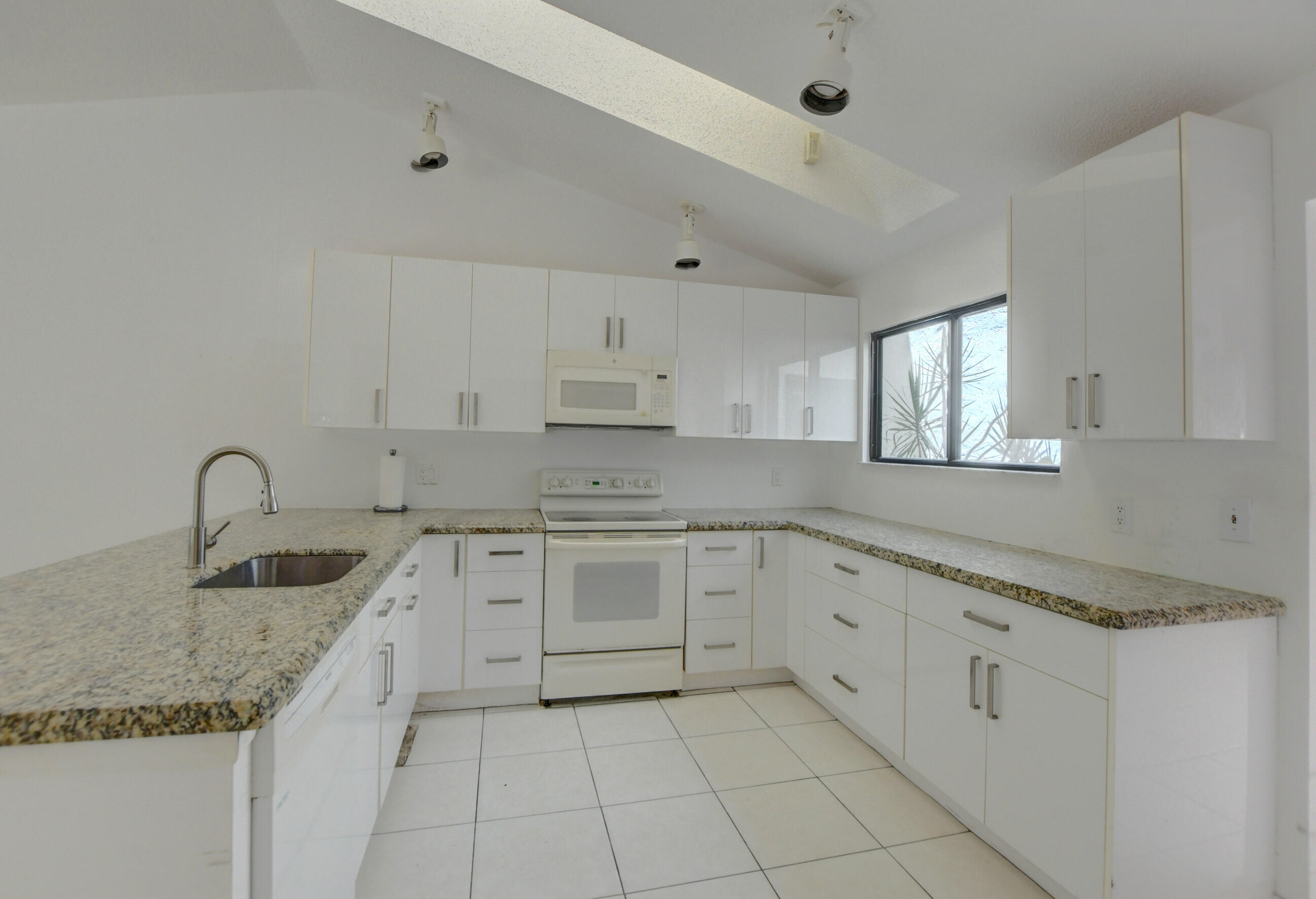 7374 Woodmont Court Boca Raton, FL 33434 - Photo 13 of 42 17_ebf_0081_2_3_4_5