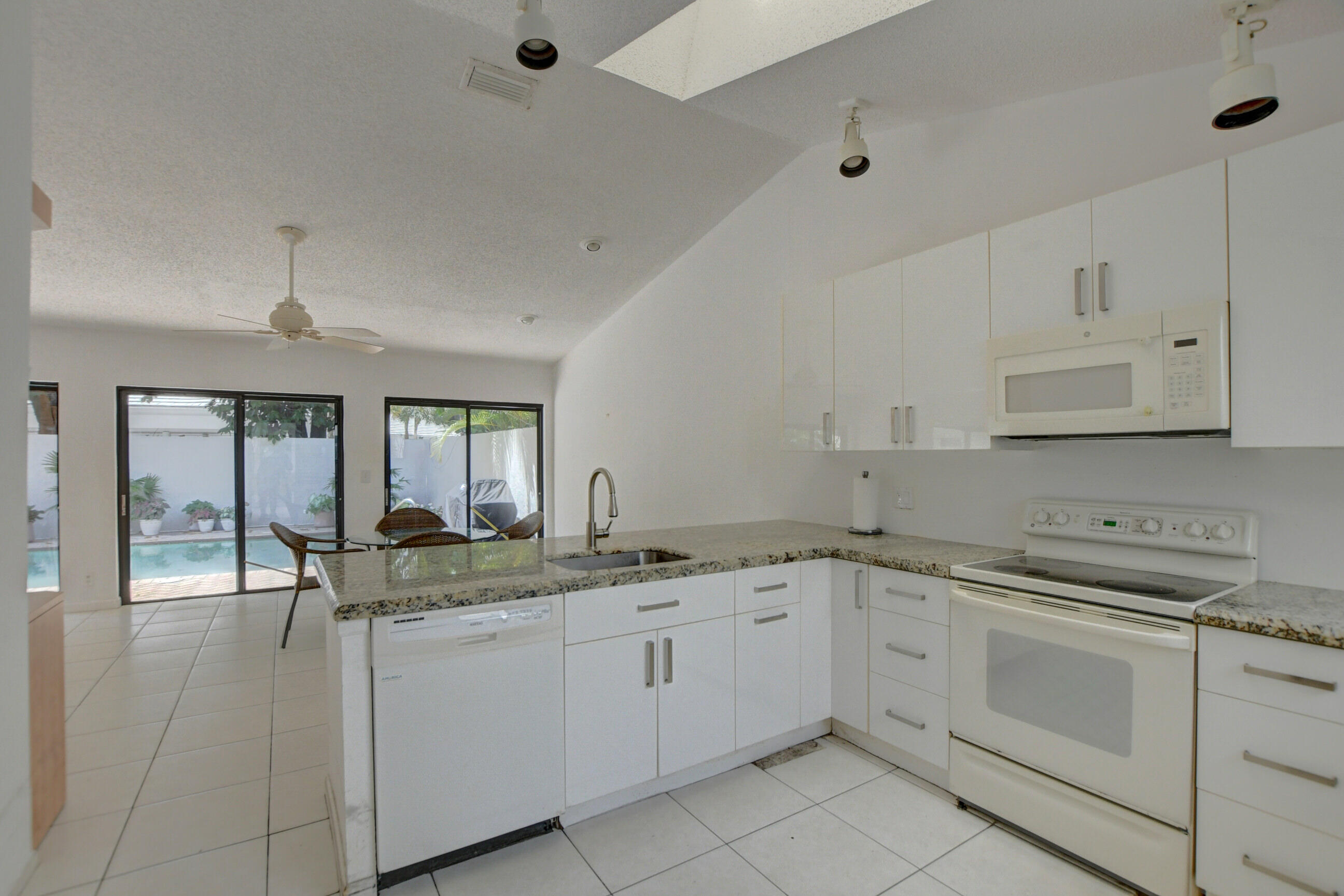 7374 Woodmont Court Boca Raton, FL 33434 - Photo 14 of 42 18_ebf_0086_87_88_89_90