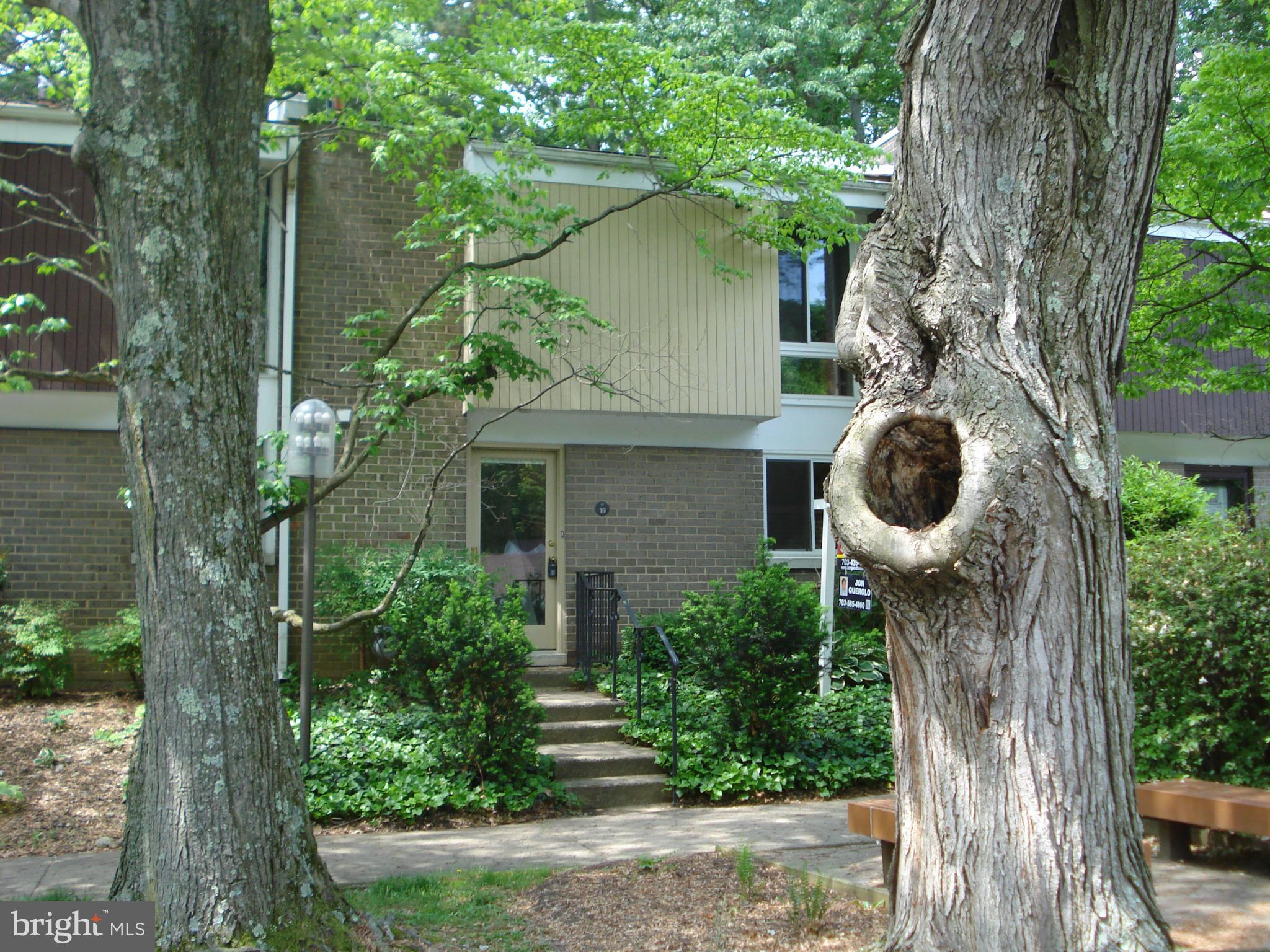 1719 Wainwright Drive Reston, VA 20190 - Photo 2 of 30 Exterior (Front)