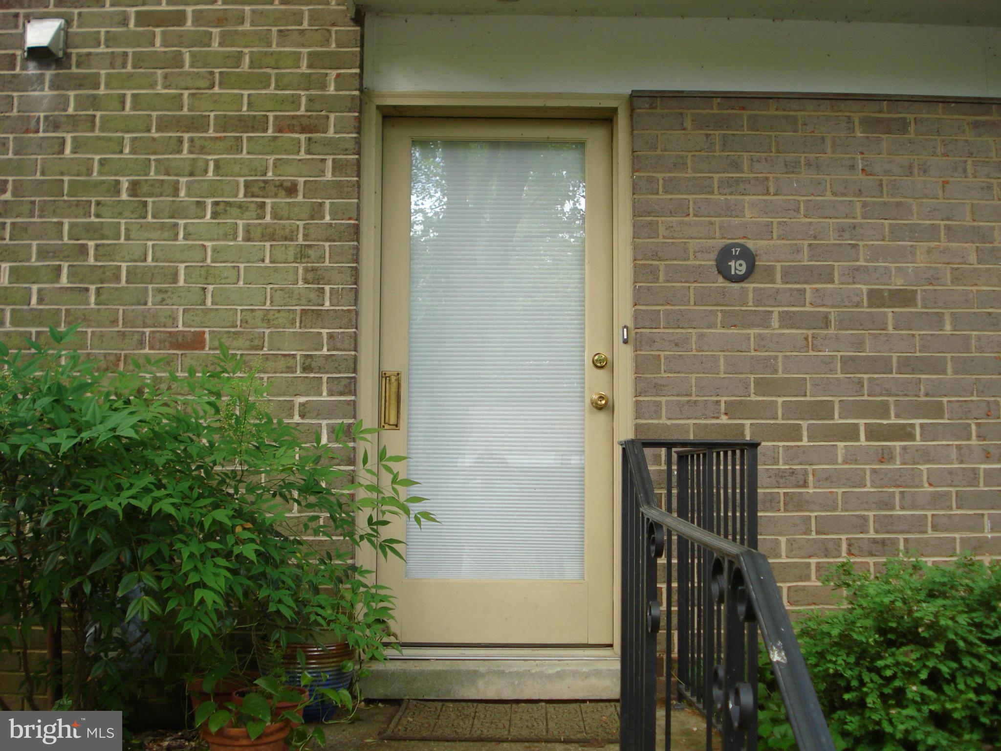 1719 Wainwright Drive Reston, VA 20190 - Photo 4 of 30 Exterior (Front)