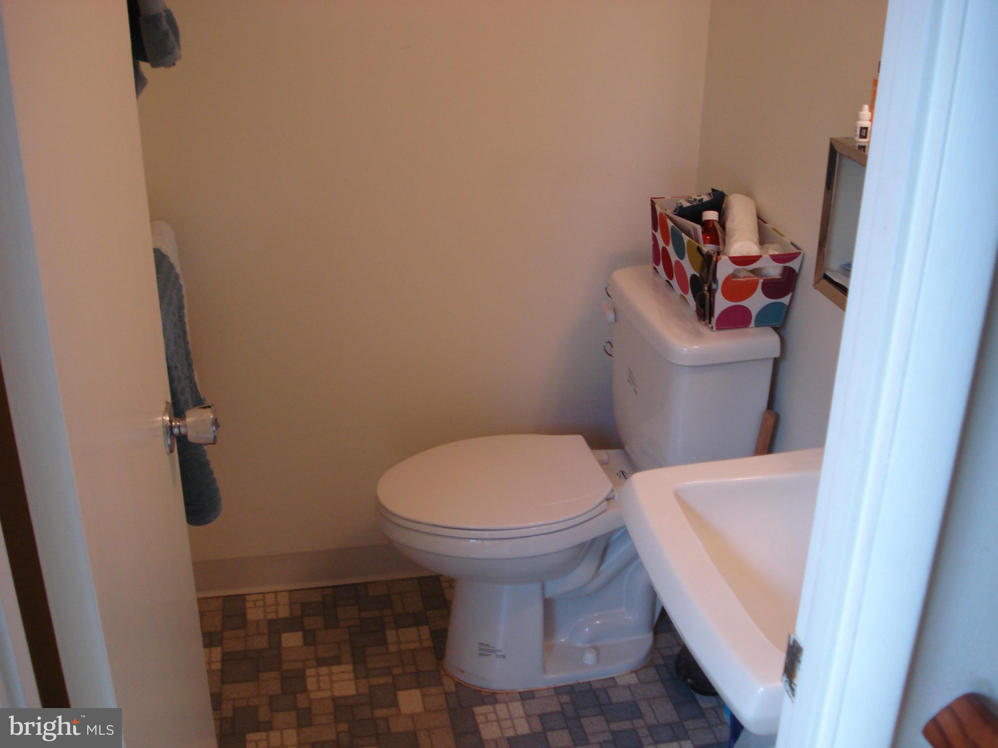 1719 Wainwright Drive Reston, VA 20190 - Photo 6 of 30 Bath