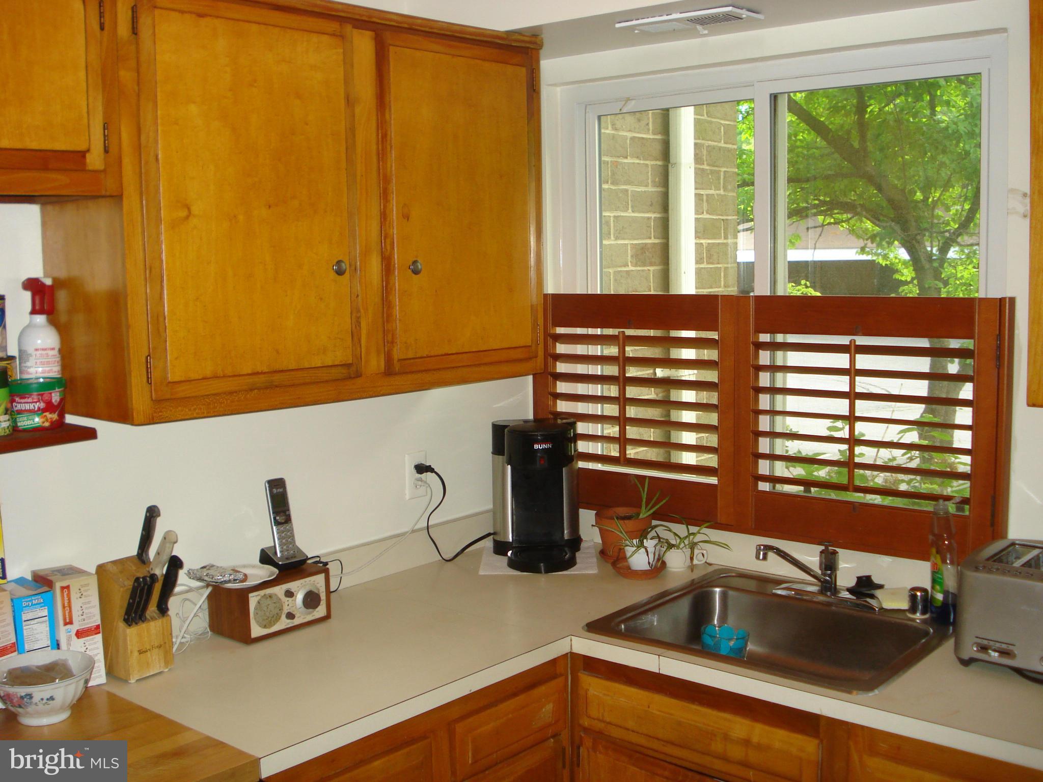 1719 Wainwright Drive Reston, VA 20190 - Photo 8 of 30 Kitchen