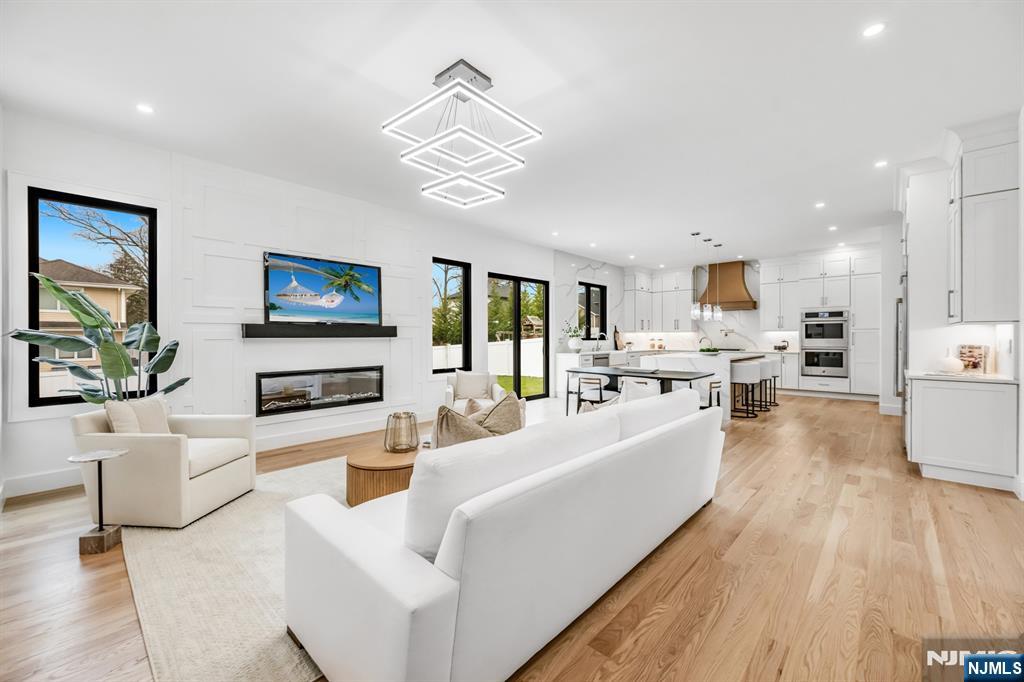 234 Vivien Court Paramus, NJ 07652 - Photo 18 of 50