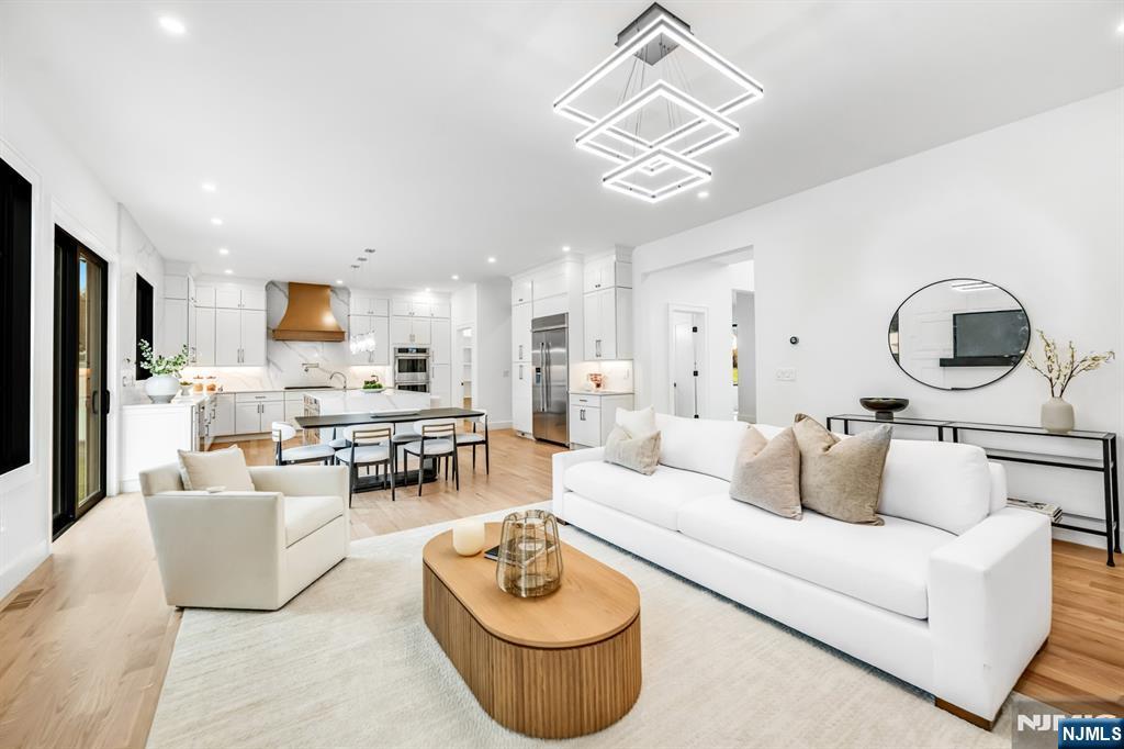 234 Vivien Court Paramus, NJ 07652 - Photo 19 of 50