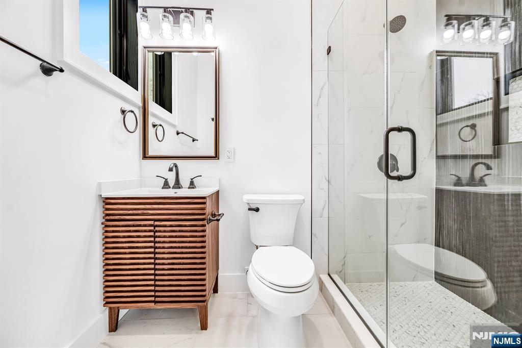 234 Vivien Court Paramus, NJ 07652 - Photo 23 of 50