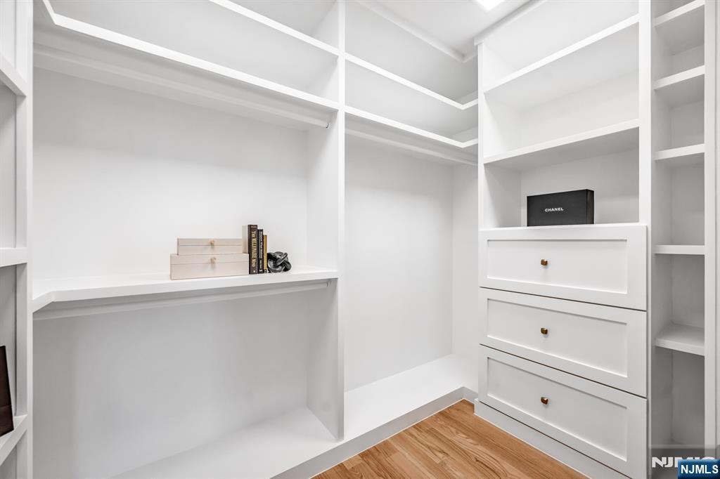 234 Vivien Court Paramus, NJ 07652 - Photo 37 of 50