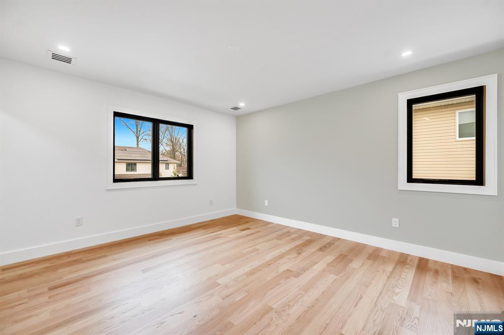 234 Vivien Court Paramus, NJ 07652 - Photo 40 of 50