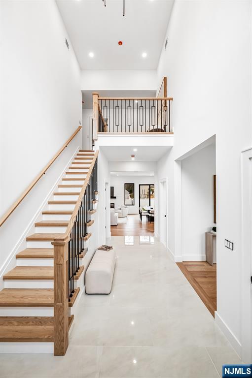 234 Vivien Court Paramus, NJ 07652 - Photo 4 of 50