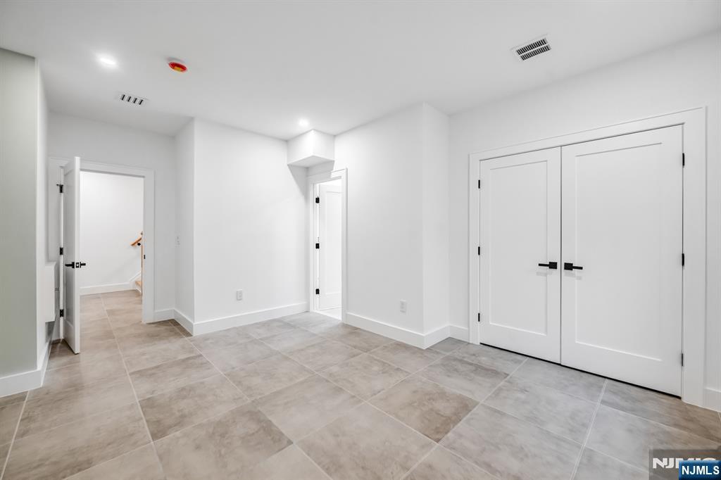 234 Vivien Court Paramus, NJ 07652 - Photo 45 of 50