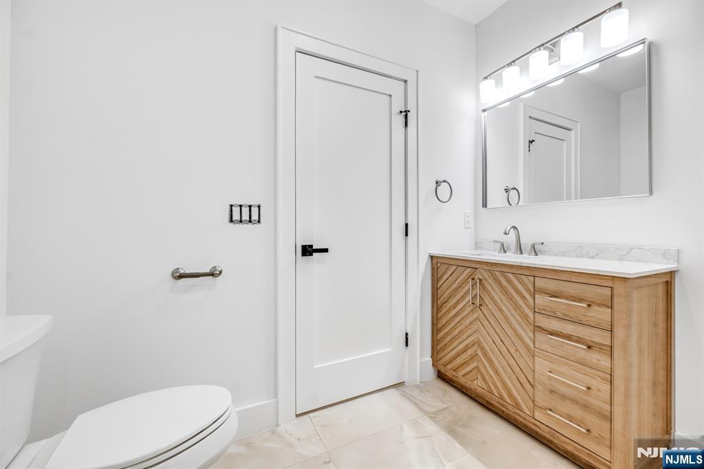 234 Vivien Court Paramus, NJ 07652 - Photo 47 of 50