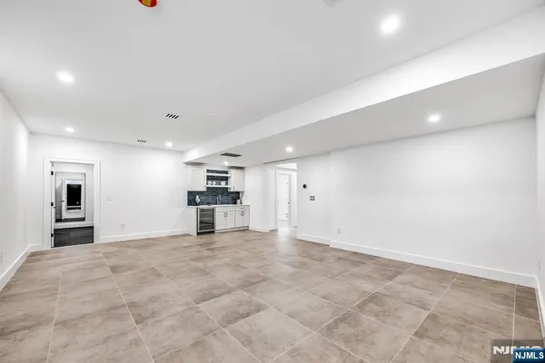 $2,200,000 | 234 Vivien Court, Paramus, NJ 07652